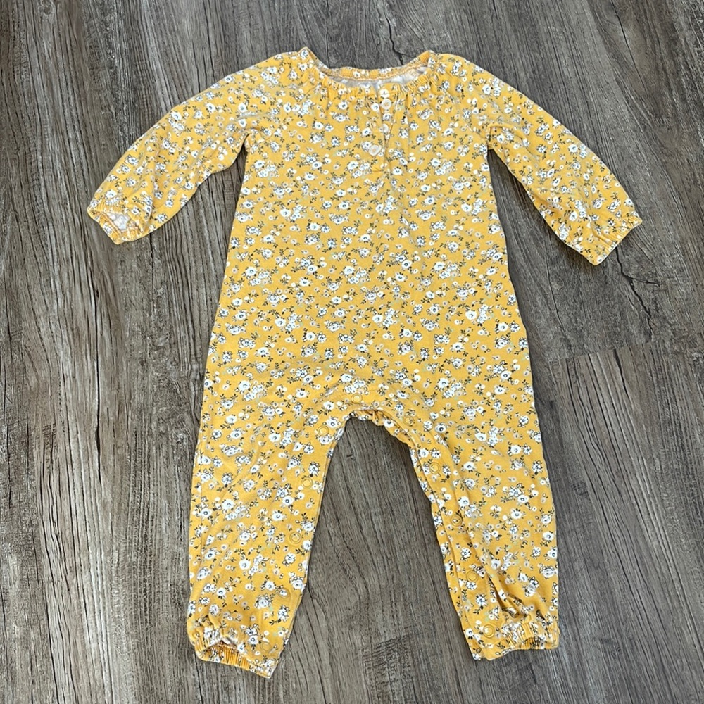 Carter’s Baby Girl Romper Size 12M